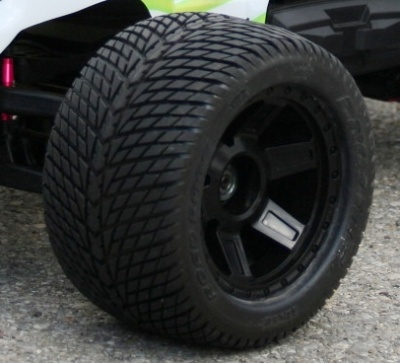 MAXX Road Rage 40 Series 3.8" M2 Reifen auf Desperado Black 1/2" Offset Felge mit 17mm HEX (2 Stück) Ersatz für PRO1104-00